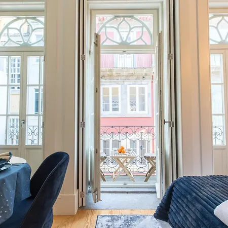 In Between Exclusive Charm By The Center *