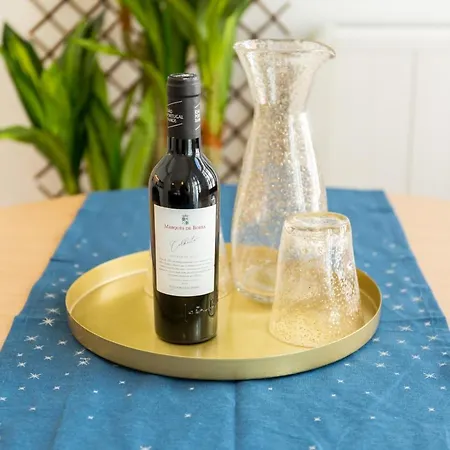 In Between Exclusive Charm By The Center * ポルト