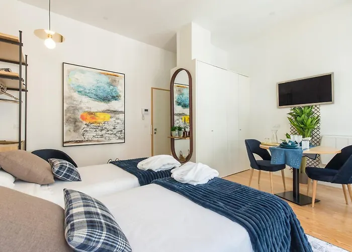 In Between Exclusive Charm By The Center * بورتو