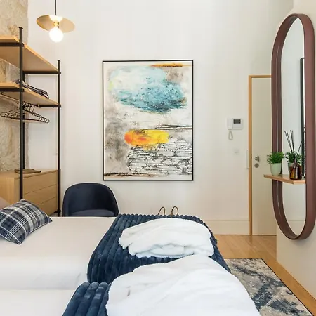 In Between Exclusive Charm By The Center * פורטו