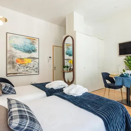 In Between Exclusive Charm By The Center * פורטו