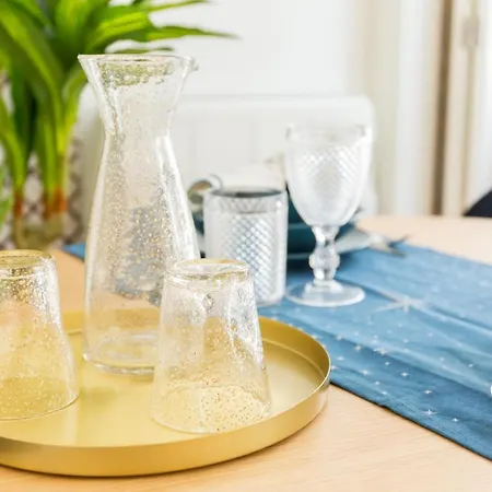 In Between Exclusive Charm By The Center Apartment *