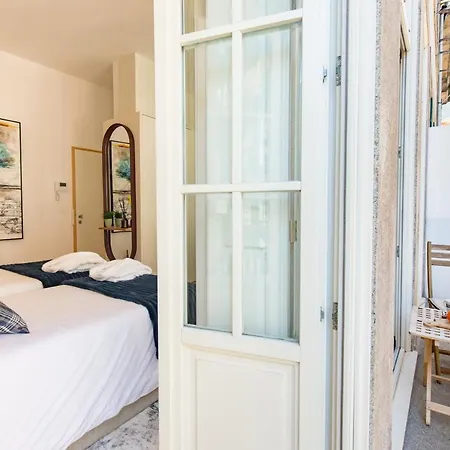 In Between Exclusive Charm By The Center Apartment