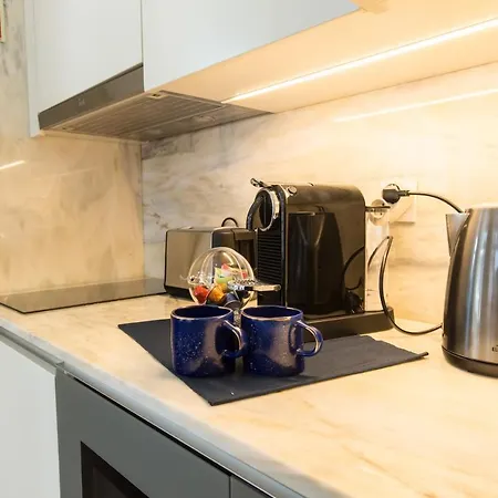 In Between Exclusive Charm By The Center Apartment *