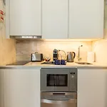 In Between Exclusive Charm By The Center Apartment