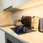 In Between Exclusive Charm By The Center Apartment *